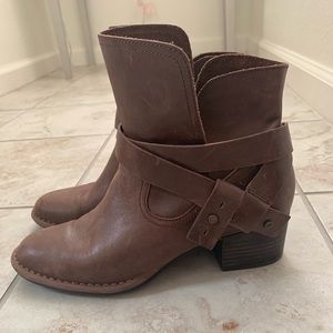 Brown ankle, leather boots.